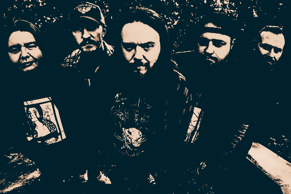 Band auf einer Treppe